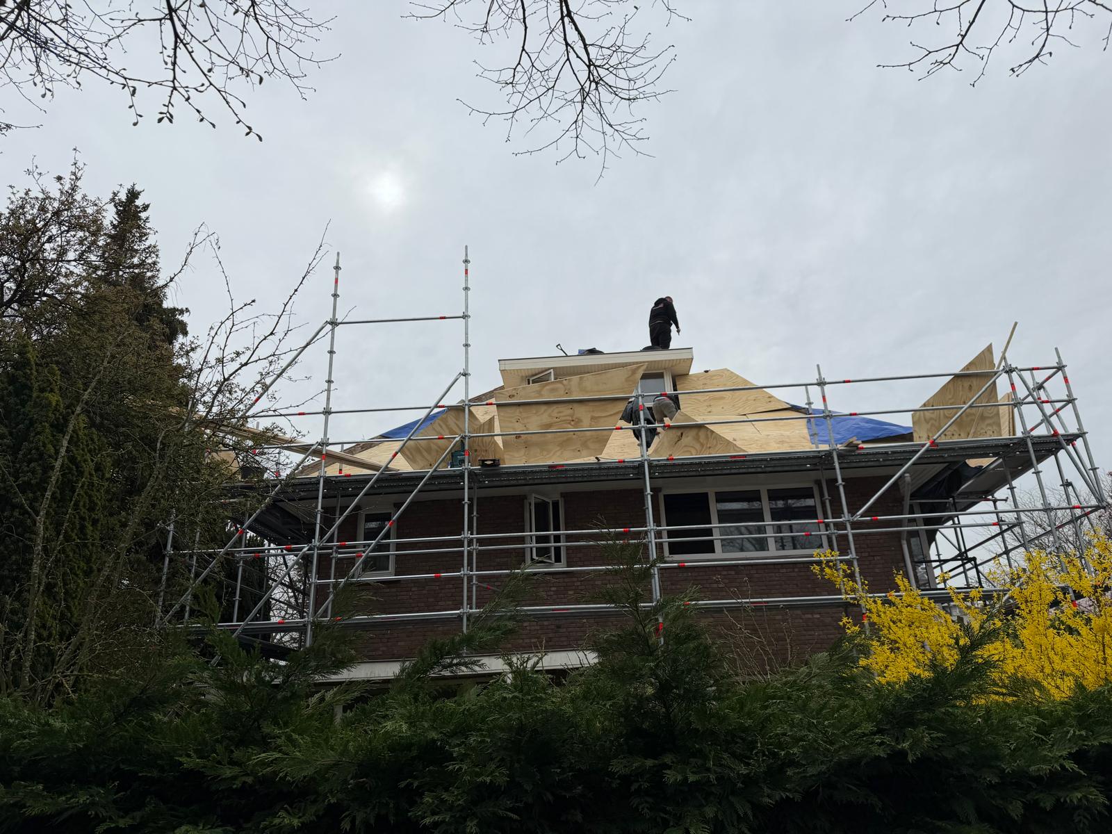Steigerconstructie bij renovatieproject in Eindhoven