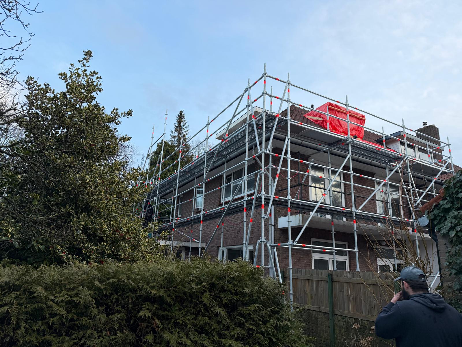 Gevelsteiger voor renovatie en schilderwerk in Eindhoven